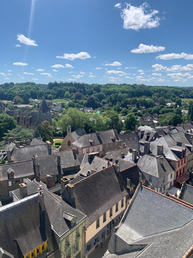 Отель La Cour Des Ursulines Жослен Экстерьер фото